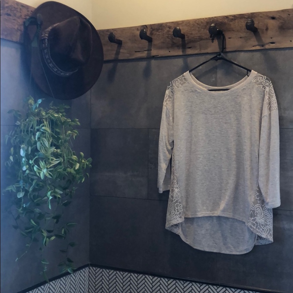 Women’s 3/4 sleeve top with lace detail